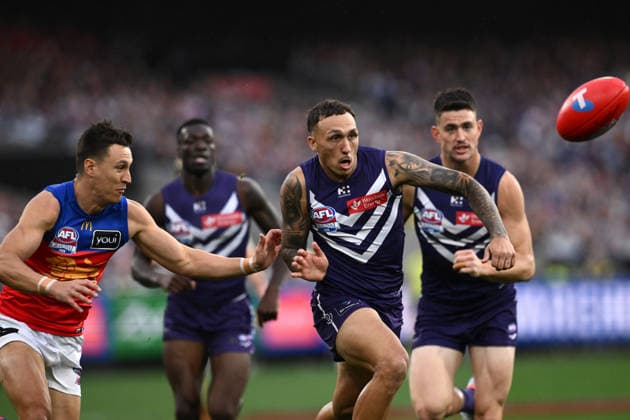 AFL GRAND FINAL, Shai Bolton of the Dockers (centre) contests for the ball with Hugh McCluggage of the Lions during the 2026 AFL Grand Final between the Brisbane Lions and the Fremantle Dockers at the Melbourne Cricket Ground in Melbourne, Saturday, September 26, 2026. ( NO ARCHIVING, EDITORIAL USE ONLY MELBOURNE VICTORIA Australia  Copyright: xJOELxCARRETTx 20260926150722546502