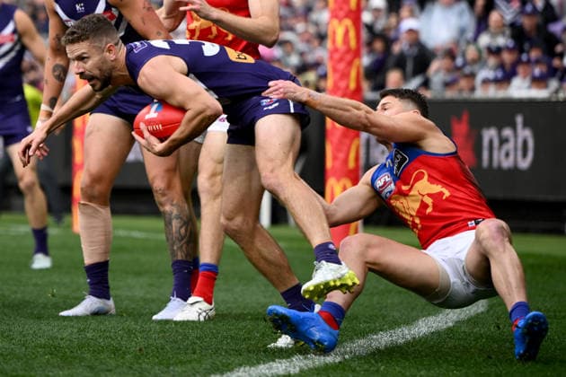 AFL GRAND FINAL, Sam Switkowski of the Dockers is tackled by Dayne Zorko of the Lions during the 2026 AFL Grand Final between the Brisbane Lions and the Fremantle Dockers at the Melbourne Cricket Ground in Melbourne, Saturday, September 26, 2026. ( NO ARCHIVING, EDITORIAL USE ONLY MELBOURNE VICTORIA Australia  Copyright: xJOELxCARRETTx 20260926145915952960