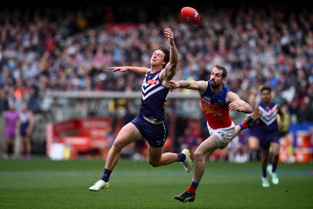 AFL GRAND FINAL, Jye Amiss of the Dockers competes for possession with Darcy Gardiner of the Lions during the 2026 AFL Grand Final between the Brisbane Lions and the Fremantle Dockers at the Melbourne Cricket Ground in Melbourne, Saturday, September 26, 2026. ( NO ARCHIVING, EDITORIAL USE ONLY MELBOURNE VICTORIA Australia  Copyright: xJOELxCARRETTx 20260926132093687462