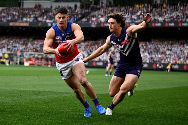 AFL GRAND FINAL, Dayne Zorko of the Lions controls the ball during the 2026 AFL Grand Final between the Brisbane Lions and the Fremantle Dockers at the Melbourne Cricket Ground in Melbourne, Saturday, September 26, 2026. ( NO ARCHIVING, EDITORIAL USE ONLY MELBOURNE VICTORIA Australia  Copyright: xJOELxCARRETTx 20260926110386733724