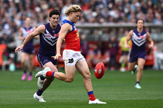 AFL GRAND FINAL, Levi Ashcroft of the Lions kicks a goal during the 2026 AFL Grand Final match between the Brisbane Lions and the Fremantle Dockers at the Melbourne Cricket Ground in Melbourne, Saturday, September 26, 2026. ( NO ARCHIVING, EDITORIAL USE ONLY MELBOURNE VICTORIA Australia  Copyright: xJOELxCARRETTx 20260926128439850610