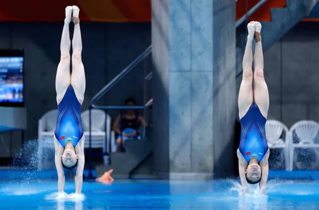 (260926) -- TOKYO, Sept. 26, 2026 -- Chen Yuxi (L) Lu Wei of China compete during the women s synchronised 10m platform final of diving at the 20th Asian Games Aichi-Nagoya 2026 in Tokyo, Japan, Sept. 26, 2026. ) (SP)JAPAN-TOKYO-ASIAN GAMES-DIVING-WOMEN S SYNCHRONISED 10M PLATFORM-FINAL WuxZhizun 