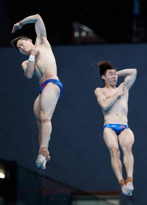 (260926) -- TOKYO, Sept. 26, 2026 -- Wang Zongyuan (L) Zheng Jiuyuan of China compete during the men s synchronised 3m springboard final of diving at the 20th Asian Games Aichi-Nagoya 2026 in Tokyo, Japan, Sept. 26, 2026. ) (SP)JAPAN-TOKYO-ASIAN GAMES-DIVING-MEN S SYNCHRONISED 3M SPRINGBOARD-FINAL WuxZhizun 