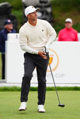 MEDINAH, IL - SEPTEMBER 25: Team International golfer Adam Scott plays his tee shot on the 3rd hole during the second round of the 2026 Presidents Cup on September 25, 2026, at Medinah Country Club in Medinah, Illinois. (Photo by Brian Spurlock Icon Sportswire) GOLF: SEP 25 Presidents Cup EDITORIAL USE ONLY Icon26092599