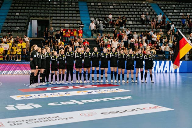 The German team during the national anthem: Nina Engel (Germany, 08), Lisa Antl (Germany, 09), Mareike Thomaier (Germany, 10), Marie Steffen (Germany, 14), Ida Petzold (Germany, 18), Nieke Kuehne (Germany, 19), Emily Vogel (Germany, 20), Annika Lott, Germany, 23, Sarah Wachter, Germany, 24, Antje Doell, Germany, 29, Jenny Behrend, Germany, 30, Alexia Hauf, Germany, 31, Katharina Filter, Germany, 42, Jana Walther Germany, 44, Dana Bleckmann Germany, 66, Viola Leuchter Germany, 77, Spain vs. Germany, handball, national team, women, friendly match, September 25, 2026, Spain vs. Germany, handball, national team, women, friendly match, September 25, 2026, Granollers Copyright: xEibner-Pressefoto LarsxNeumannx EP_LNN