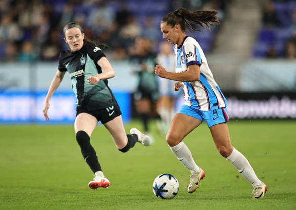 September 25, 2026, Harrison, New Jersey, USA: Chicago Stars FC forward Jenna Bike (4) controls the ball during the NWSL match between Gotham FC and the Chicago Stars FC at Sports Illustrated Stadium on Friday, September 25, 2026; Harrison, New Jersey, USA. NJ: NWSL 2026: Gotham FC : Chicago Stars FC  - ZUMAs325 20260925_zsp_s325_010 Copyright: xJessxStilesx