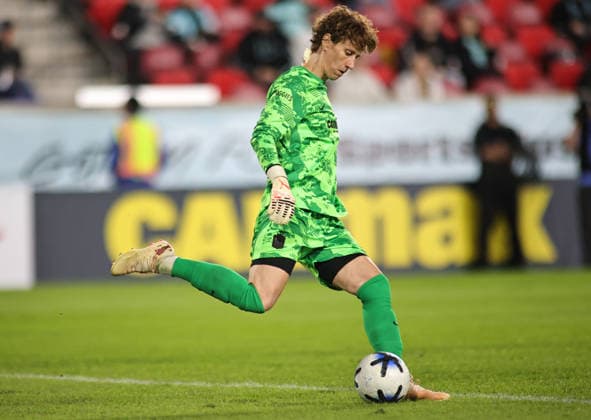 September 25, 2026, Harrison, New Jersey, USA: Gotham FC goalkeeper Ann-Katrin Berger (30) kicks the ball during the NWSL match between Gotham FC and the Chicago Stars FC at Sports Illustrated Stadium on Friday, September 25, 2026; Harrison, New Jersey, USA. NJ: NWSL 2026: Gotham FC : Chicago Stars FC  - ZUMAs325 20260925_zsp_s325_011 Copyright: xJessxStilesx