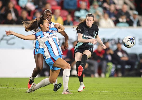 September 25, 2026, Harrison, New Jersey, USA: Gotham FC midfielder Rose Lavelle (16) and Chicago Stars FC defender Sam Staab (3) battle for the ball during the NWSL match between Gotham FC and the Chicago Stars FC at Sports Illustrated Stadium on Friday, September 25, 2026; Harrison, New Jersey, USA. NJ: NWSL 2026: Gotham FC : Chicago Stars FC  - ZUMAs325 20260925_zsp_s325_047 Copyright: xJessxStilesx