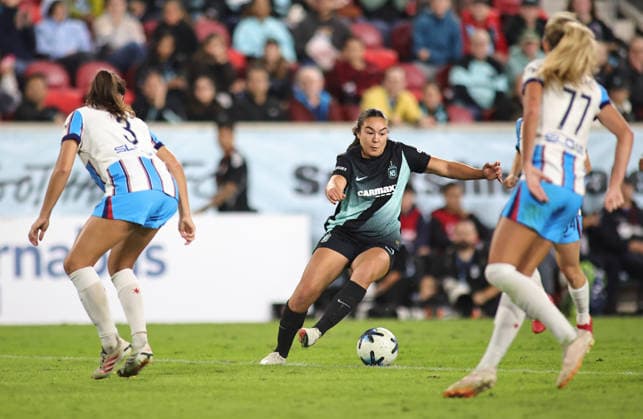 September 25, 2026, Harrison, New Jersey, USA: Gotham FC forward Andrea Kitahata (24) controls the ball during the NWSL match between Gotham FC and the Chicago Stars FC at Sports Illustrated Stadium on Friday, September 25, 2026; Harrison, New Jersey, USA. NJ: NWSL 2026: Gotham FC : Chicago Stars FC  - ZUMAs325 20260925_zsp_s325_056 Copyright: xJessxStilesx