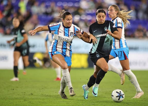 September 25, 2026, Harrison, New Jersey, USA: Gotham FC forward Sam Kerr (20) and Chicago Stars FC defender Sam Staab (3) battle for the ball during the NWSL match between Gotham FC and the Chicago Stars FC at Sports Illustrated Stadium on Friday, September 25, 2026; Harrison, New Jersey, USA. NJ: NWSL 2026: Gotham FC : Chicago Stars FC  - ZUMAs325 20260925_zsp_s325_058 Copyright: xJessxStilesx