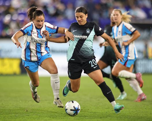 September 25, 2026, Harrison, New Jersey, USA: Gotham FC forward Sam Kerr (20) and Chicago Stars FC defender Sam Staab (3) battle for the ball during the NWSL match between Gotham FC and the Chicago Stars FC at Sports Illustrated Stadium on Friday, September 25, 2026; Harrison, New Jersey, USA. Harrison USA - ZUMAs325 20260925_zsp_s325_066 Copyright: xJessxStilesx
