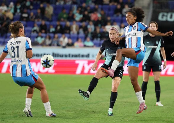 September 25, 2026, Harrison, New Jersey, USA: Gotham FC midfielder Denise O Sullivan (5), Chicago Stars FC forward NoÂ¡dia Filipa Gomes Coelho (11) and Chicago Stars FC midfielder Anna Gasper (31) battle for the ball during the NWSL match between Gotham FC and the Chicago Stars FC at Sports Illustrated Stadium on Friday, September 25, 2026; Harrison, New Jersey, USA. NJ: NWSL 2026: Gotham FC : Chicago Stars FC  - ZUMAs325 20260925_zsp_s325_159 Copyright: xJessxStilesx