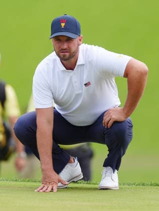 MEDINAH, IL - SEPTEMBER 25: Team USA golfer Wyndham Clark lines up his shot the 18th hole during the second round of the 2026 Presidents Cup on September 25, 2026, at Medinah Country Club in Medinah, Illinois. (Photo by Brian Spurlock Icon Sportswire) GOLF: SEP 25 Presidents Cup EDITORIAL USE ONLY Icon260925129
