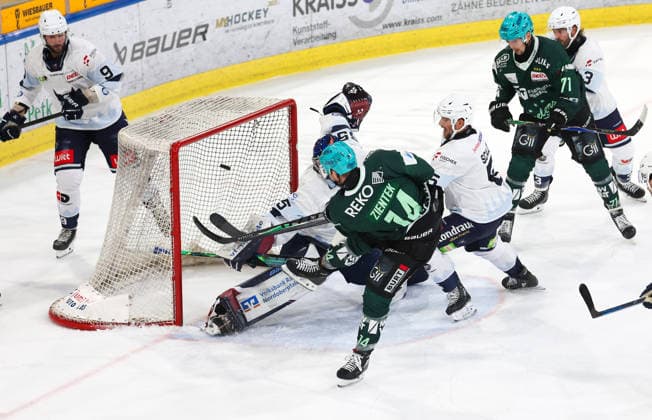 September 25, 2026, Germany, Bietigheim: Ice Hockey—Steelers Bietigheim vs. Blue Devils Weiden; Benjamin Zientek scores the goal to make it 3–1 for the Steelers