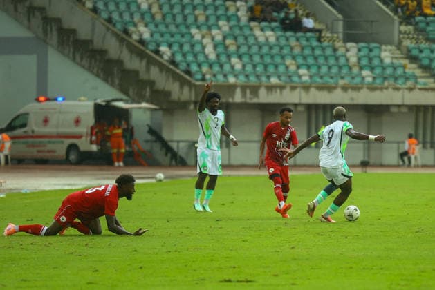 UYO, NIGERIA - SEPTEMBER 25: George Ilenikhena, Ola Aina, Nigeria El Hadary Raheriniana, Jean-Pierre Morgan, Madagascar during the PAMOJA 2027 Africa Cup of Nations (AFCON) qualifier match between Nigeria and Madagascar at Godswill Akpabio Stadium on September 25, 2026 in Uyo, Nigeria. Photo by Nsidibe Akpan Copyright: xx
