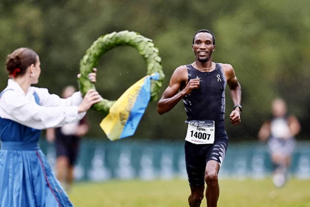 260926 Egide Ntakarutimana, winner of the Men s 15 km race on September 26, 2026, in Lidingö  Copyright: PETERxHOLGERSSON BB260926PH001