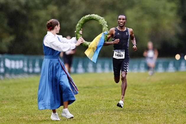 260926 Egide Ntakarutimana, winner of the Men s 15 km race on September 26, 2026, in Lidingö  Copyright: PETERxHOLGERSSON BB260926PH002