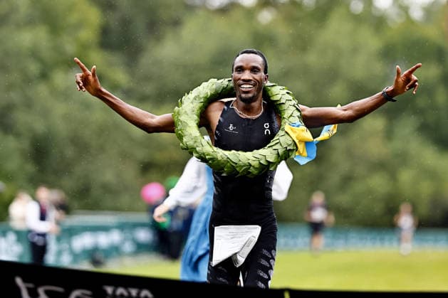 260926 Egide Ntakarutimana, winner of the Men’s 15 km race, September 26, 2026, in Lidingö  Copyright: PETERxHOLGERSSON BB260926PH010