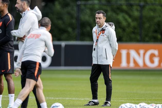 ZEIST - Netherlands national coach Xavi Hernandez during a training session in preparation for the Nations League matches against Greece and Serbia. BART STOUTJESDIJK ANP xVIxANPxSportx xxANPxIVx 570219076 originalFilename: 570219076.jpg