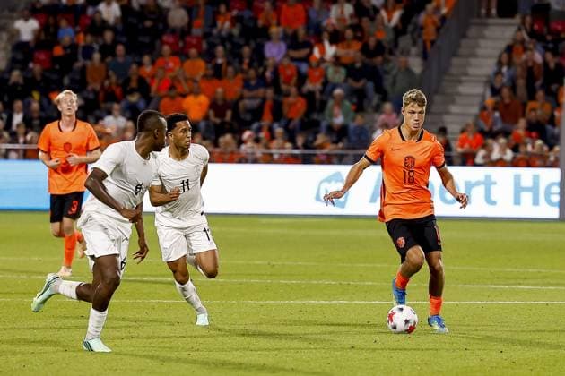 DEVENTER , 25-09-2026 , Stadium De Adelaarshorst , season 2026 2027 , EURO U-21 Qualification football . match between Netherlands U-21 and Norway U-21, FINAL RESULT 0-0, Picture shows Norway U21, U 21 player Victor Halvorsen Netherlands U21 player Sean Steur Netherlands U21 - Norway U21  x207587700x Copyright: