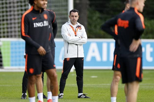 ZEIST - Netherlands national coach Xavi Hernandez during a training session in preparation for the Nations League matches against Greece and Serbia. BART STOUTJESDIJK ANP xVIxANPxSportx xxANPxIVx 570219255 originalFilename: 570219255.jpg
