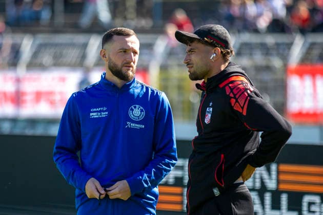 GER, Leipzig, Soccer, Northeast Regional League, Matchday 11, 1 FC Lokomotive Leipzig vs. FC Rot-Weiß Erfurt (pictured, from left): Artur Mergel (Lokomotive Leipzig 31), Romarjo Hajrulla (FC Rot-Weiß Erfurt 09), before the game; former teammates at Erfurt on September 26, 2026, Bruno Plache Stadium, Leipzig. DFB regulations prohibit any use of photographs as image sequences and or quasi-video, Copyright: HMBxMedia PaulxFritz