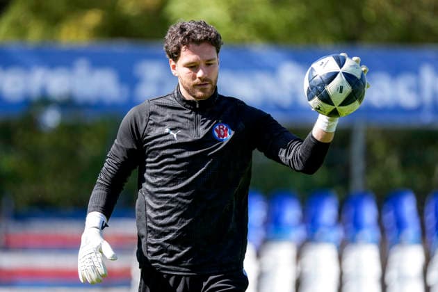 David Nreca Bisinger, goalkeeper, VfR Mannheim, 1, on the ball, single frame, single photo, action, September 26, 2026, Mannheim, Germany, soccer, Regionalliga Südwest, VfR Mannheim vs. SG Barockstadt Fulda Lehnerz xozx