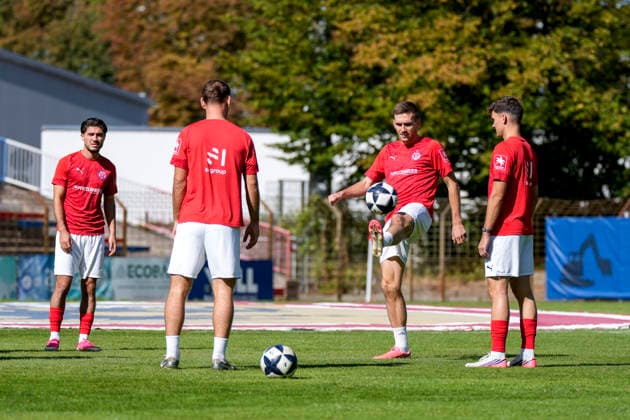 VfR Mannheim players warming up, warm-up routine, pre-game warm-up, action, September 26, 2026, Mannheim, Germany, soccer, Regionalliga Südwest, VfR Mannheim vs. SG Barockstadt Fulda Lehnerz xozx