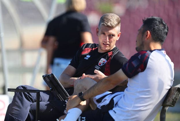 Football Women german DFB Pokal Cup 2026 - 2027 Fc Ingolstadt-FSV Mainz Coach of Ingolstadt Benjamin Stolte ( L ) speaks with Coach of Mainz Yamashita Takashi ( R ) during the Women German DFB Pokal Cup 2026 - 2027 football match between Fc Ingolstadt and 1.FSV Mainz 05 at ESV Stadium in Ingolstadt , Bayern , Germany . September 26th , 2026 Photo by Davide Elias Copyright: xDavidexEliasx