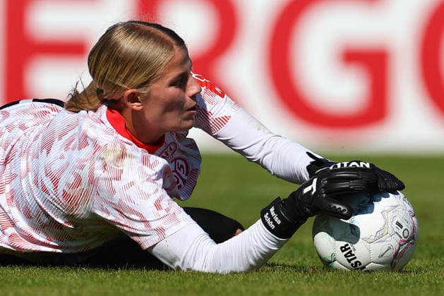Football Women german DFB Pokal Cup 2026 - 2027 Fc Ingolstadt-FSV Mainz Schon Marisa of Mainz is seen with the ball during the Women German DFB Pokal Cup 2026 - 2027 football match between Fc Ingolstadt and 1.FSV Mainz 05 at ESV Stadium in Ingolstadt , Bayern , Germany . September 26th , 2026 Photo by Davide Elias Copyright: xDavidexEliasx
