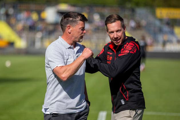 GER, Leipzig, Soccer, Northeast Regional League, Matchday 11, 1 FC Lokomotive Leipzig vs. FC Rot Weiß Erfurt; pictured from left: Torsten Ziegner, head coach of Lokomotive Leipzig, Fabian Gerber, head coach of FC Rot-Weiß Erfurt; emotion; laughing; before the game; the two have been friends for many years; September 26, 2026; Bruno Plache Stadium, Leipzig. DFB regulations prohibit any use of photographs as image sequences and or quasi-video, Copyright: HMBxMedia PaulxFritz