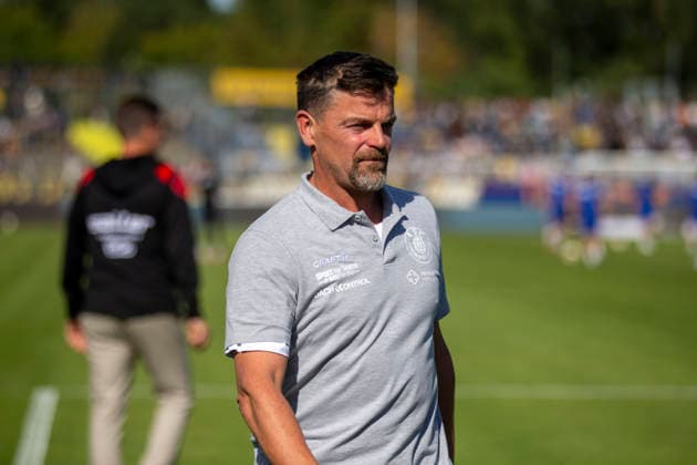 GER, Leipzig, Soccer, Northeast Regional League, Matchday 11, 1 FC Lokomotive Leipzig vs. FC Rot Weiß Erfurt (pictured, from left: Torsten Ziegner, head coach of Lokomotive Leipzig), September 26, 2026, Bruno Plache Stadium, Leipzig. DFB regulations prohibit any use of photographs as image sequences and or quasi-video, Copyright: HMBxMedia PaulxFritz