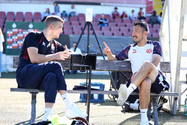Football Women german DFB Pokal Cup 2026 - 2027 Fc Ingolstadt-FSV Mainz Coach of Ingolstadt Benjamin Stolte ( L ) speaks with Coach of Mainz Yamashita Takashi ( R ) during the Women German DFB Pokal Cup 2026 - 2027 football match between Fc Ingolstadt and 1.FSV Mainz 05 at ESV Stadium in Ingolstadt , Bayern , Germany . September 26th , 2026 Photo by Davide Elias Copyright: xDavidexEliasx