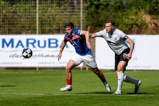 v li Vincent Moreno Giesel, VfR Mannheim, 32, Aaron Frey, SG Barockstadt, 21, captain, tackle, game scene, duel, tackle, tackling, dynamism, action, 09 26 2026, Mannheim, Germany, soccer, Regionalliga Südwest, VfR Mannheim, SG Barockstadt, Fulda, Lehnerz xozx