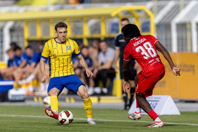 GER, Leipzig, Soccer, Northeast Regional League, Matchday 11, 1 FC Lokomotive Leipzig vs. FC Rot-Weiß Erfurt; pictured from left: Ayooluwa Adesida, FC Rot-Weiß Erfurt 38, in action with the ball, September 26, 2026, Bruno Plache Stadium, Leipzig. DFB regulations prohibit any use of photographs as image sequences and or quasi-video, Copyright: HMBxMedia PaulxFritz