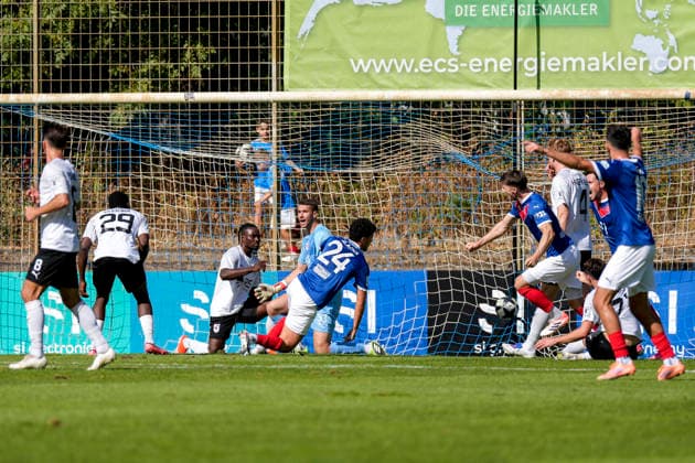 Goal scorer Anas Alaoui of VfR Mannheim, 24, scores the goal to make it 1–0; goal, highlight, action, play, game scene, September 26, 2026, Mannheim, Germany, soccer, Regionalliga Südwest, VfR Mannheim vs. SG Barockstadt Fulda Lehnerz xozx