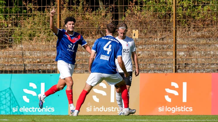 From left: Goal scorer Anas Alaoui (VfR Mannheim), 24; Hans Juraj Hartmann (VfR Mannheim), 4; VfR Mannheim players celebrating the 1-0 goal, Celebration, goal celebration, scoring a goal, celebrating the goal, goal, celebration, celebrating the goal, joy, happiness, happy, optimistic, positive, game scene, highlight, action, 09 26 2026, Mannheim, Germany, soccer, Regionalliga Südwest, VfR Mannheim, SG Barockstadt, Fulda, Lehnerz xozx