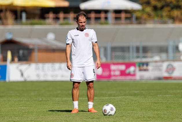 Jeton Abazi 9, TSV Landsberg, free kick during the match between TSV Landsberg and SpVgg Ansbach, soccer, men s, Bavarian Regional League, 2026–2027, Matchday 11 on September 26, 2026, in Landsberg am Lech, Sportpark, Bavaria, Germany