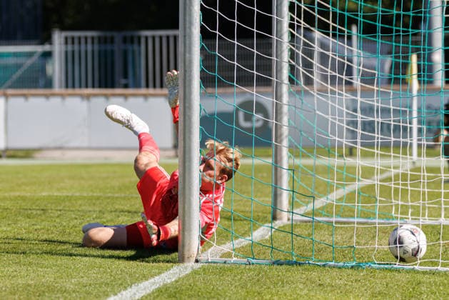 Nils Leidenberger, 30, of SpVgg Ansbach, is unable to prevent the goal that ties the score at 1–1 in the match between TSV Landsberg and SpVgg Ansbach, soccer, men’s, Bavarian Regional League, 2026–2027, Matchday 11 on September 26, 2026, in Landsberg am Lech, Sportpark, Bavaria, Germany