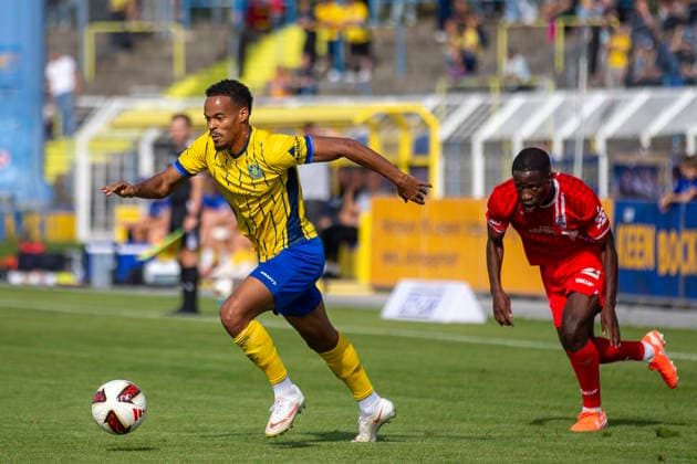 GER, Leipzig, Soccer, Northeast Regional League, Matchday 11, 1 FC Lokomotive Leipzig vs. FC Rot-Weiß Erfurt; pictured from left: Ayodele Adetula (Lokomotive Leipzig 11), in action with the ball, September 26, 2026, Bruno Plache Stadium, Leipzig. DFB regulations prohibit any use of photographs as image sequences and or quasi-video, Copyright: HMBxMedia PaulxFritz
