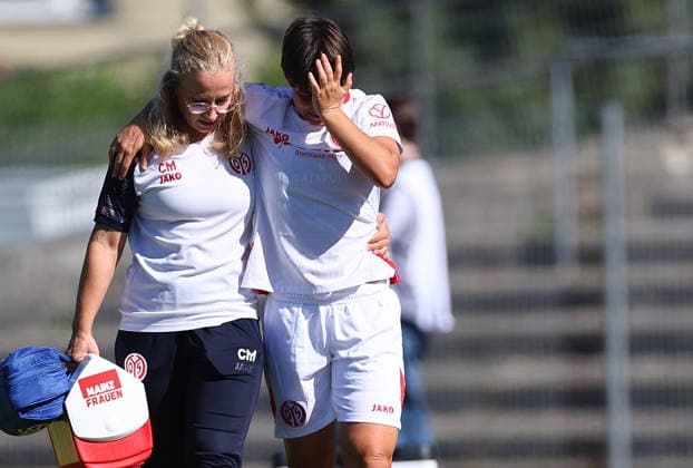 Football Women german DFB Pokal Cup 2026 - 2027 Fc Ingolstadt-FSV Mainz Junold Emma of Mainz is injured during the Women German DFB Pokal Cup 2026 - 2027 football match between Fc Ingolstadt and 1.FSV Mainz 05 at ESV Stadium in Ingolstadt , Bayern , Germany . September 26th , 2026 Photo by Davide Elias Copyright: xDavidexEliasx