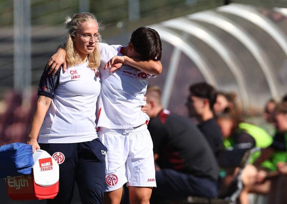 Football Women german DFB Pokal Cup 2026 - 2027 Fc Ingolstadt-FSV Mainz Junold Emma of Mainz is injured during the Women German DFB Pokal Cup 2026 - 2027 football match between Fc Ingolstadt and 1.FSV Mainz 05 at ESV Stadium in Ingolstadt , Bayern , Germany . September 26th , 2026 Photo by Davide Elias Copyright: xDavidexEliasx