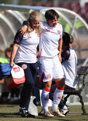 Football Women german DFB Pokal Cup 2026 - 2027 Fc Ingolstadt-FSV Mainz Junold Emma of Mainz is injured during the Women German DFB Pokal Cup 2026 - 2027 football match between Fc Ingolstadt and 1.FSV Mainz 05 at ESV Stadium in Ingolstadt , Bayern , Germany . September 26th , 2026 Photo by Davide Elias Copyright: xDavidexEliasx