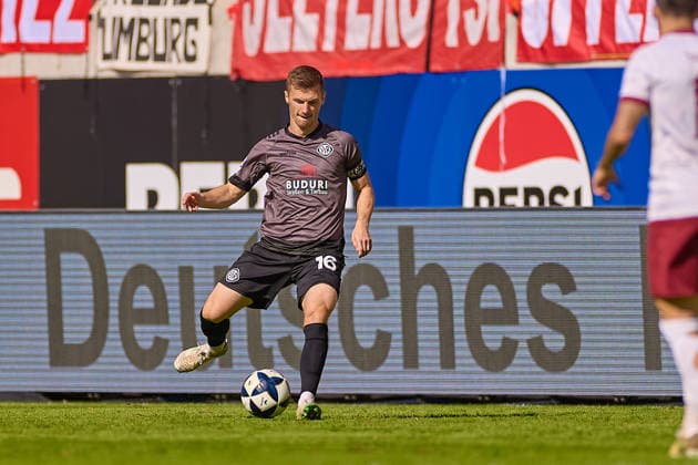 Today with captain s armband: Portrait, cutout image of Thomas Geyer (VfR Aalen), 16 GER, Kickers Offenbach vs. VfR Aalen, soccer, Men s Regionalliga Southwest, Matchday 9, 2026–2027 season, September 26, 2026, Germany, Kickers Offenbach vs. VfR Aalen, soccer, Men’s Regionalliga Southwest, Matchday 9, 2026–2027 season, September 26, 2026, Offenbach am Main Copyright: xEibner-Pressefoto GeraldxOelze-dexStoppanyx EP_ODS