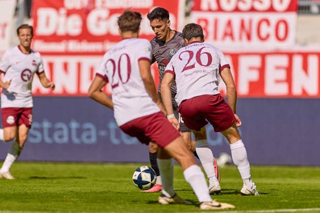 Dominik Crljenec, Kickers Offenbach, 20; Dean Melo, VfR Aalen, 18; Bastian Froelich, Kickers Offenbach, 26 (GER); Kickers Offenbach vs. VfR Aalen, Soccer, Regionalliga Southwest Men, Matchday 9, 2026–2027 season, September 26, 2026 GER, Kickers Offenbach vs. VfR Aalen, soccer, Regionalliga Southwest Men, Matchday 9, 2026–2027 season, September 26, 2026, Offenbach am Main Copyright: xEibner-Pressefoto GeraldxOelze-dexStoppanyx EP_ODS