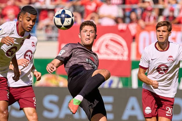 Adam Loune, Kickers Offenbach, 25, acrobatic shot; Niklas Antlitz, VfR Aalen, 14; Dominik Crljenec, Kickers Offenbach, 20 (GER); Kickers Offenbach vs. VfR Aalen, soccer, Regionalliga Southwest Men, Matchday 9, 2026–2027 season, September 26, 2026, Germany, Kickers Offenbach vs. VfR Aalen, soccer, Regionalliga Southwest Men, Matchday 9, 2026–2027 season, September 26, 2026, Offenbach am Main Copyright: xEibner-Pressefoto GeraldxOelze-dexStoppanyx EP_ODS