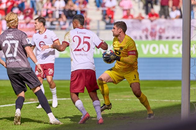 Vico Meien (VfR Aalen), 27; Bastian Froelich (Kickers Offenbach), 26; Adam Loune (Kickers Offenbach), 25; Johannes Brinkies (Kickers Offenbach), 01 Featured multiple times in GER, Kickers Offenbach vs. VfR Aalen, Soccer, Regionalliga Southwest Men, Matchday 9, 2026–2027 season, September 26, 2026, GER, Kickers Offenbach vs. VfR Aalen, Soccer, Men’s Regionalliga Southwest, Matchday 9, 2026–2027 season, September 26, 2026, Offenbach am Main Copyright: xEibner-Pressefoto GeraldxOelze-dexStoppanyx EP_ODS