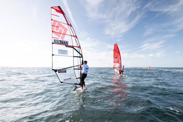 PWA Citroën World Windsurfing Tour Sylt 2026 Day 1 Slalom Men Canceled due to insufficient wind Sylt Westerland, September 26, 2026 Noah Vinther Slalom Foil Men, Denmark, DEN 7777 Nacho Baltasar Summers Slalom Foil Men, Spain, ESP 1 PWA Citroën World Windsurfing Tour Sylt 2026 Day 1 Slalom Men canceled due to insufficient wind on September 26, 2026, off Brandenburger Beach, motorboat on Sylt, Westerland, Germany Copyright: xBEAUTIFULxSPORTS AndreasxDickx