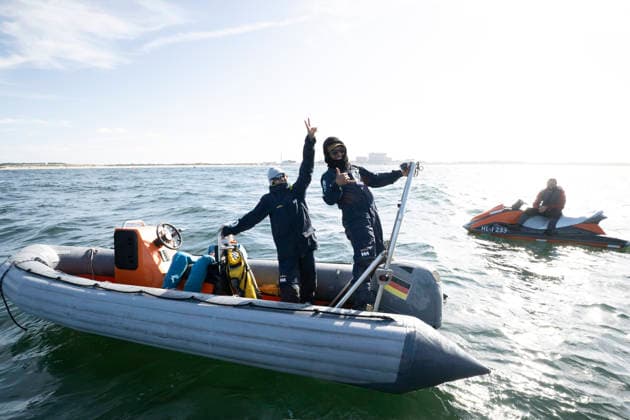 PWA Citroën World Windsurfing Tour Sylt 2026 Day 1 Men s Slalom Canceled Due to Insufficient Wind Sylt Westerland, September 26, 2026 CREW Judges PWA Citroën World Windsurfing Tour Sylt 2026 Day 1 Men’s Slalom Canceled Due to Insufficient Wind on September 26, 2026 off Brandenburger Beach Motorboat on Sylt Westerland, Germany Copyright: xBEAUTIFULxSPORTS AndreasxDickx