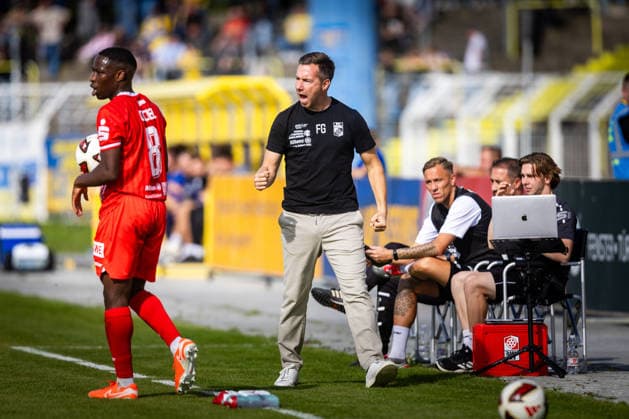 Leipzig, 260926, Soccer: Northeast Regional League—Lok Leipzig vs. FC Rot-Weiß Erfurt (pictured): Coach Fabian Gerber, Erfurt